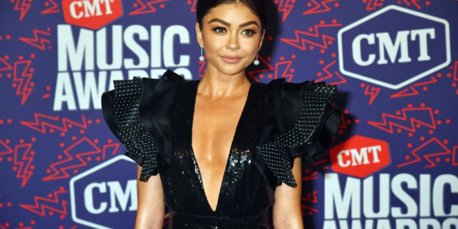 Sarah Hyland Responded to a Troll Criticizing Her Engagement Ring Post in the Best Way Possible